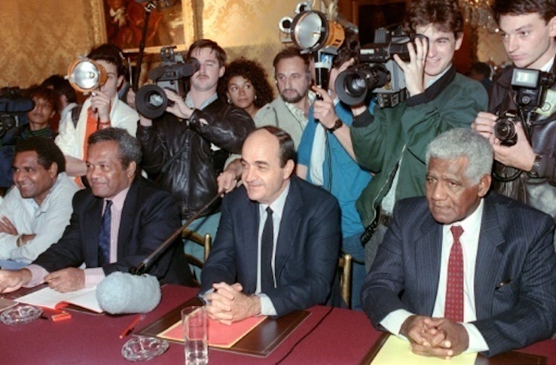Matignon-Oudinot Accords, 1988 (Photo: Wikimedia Commons)